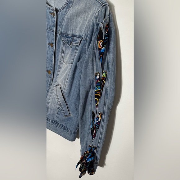 Easel NWOT Women’s Light Wash Denim Jacket, Long Sleeves, Size Small. Button Up - Picture 8 of 14